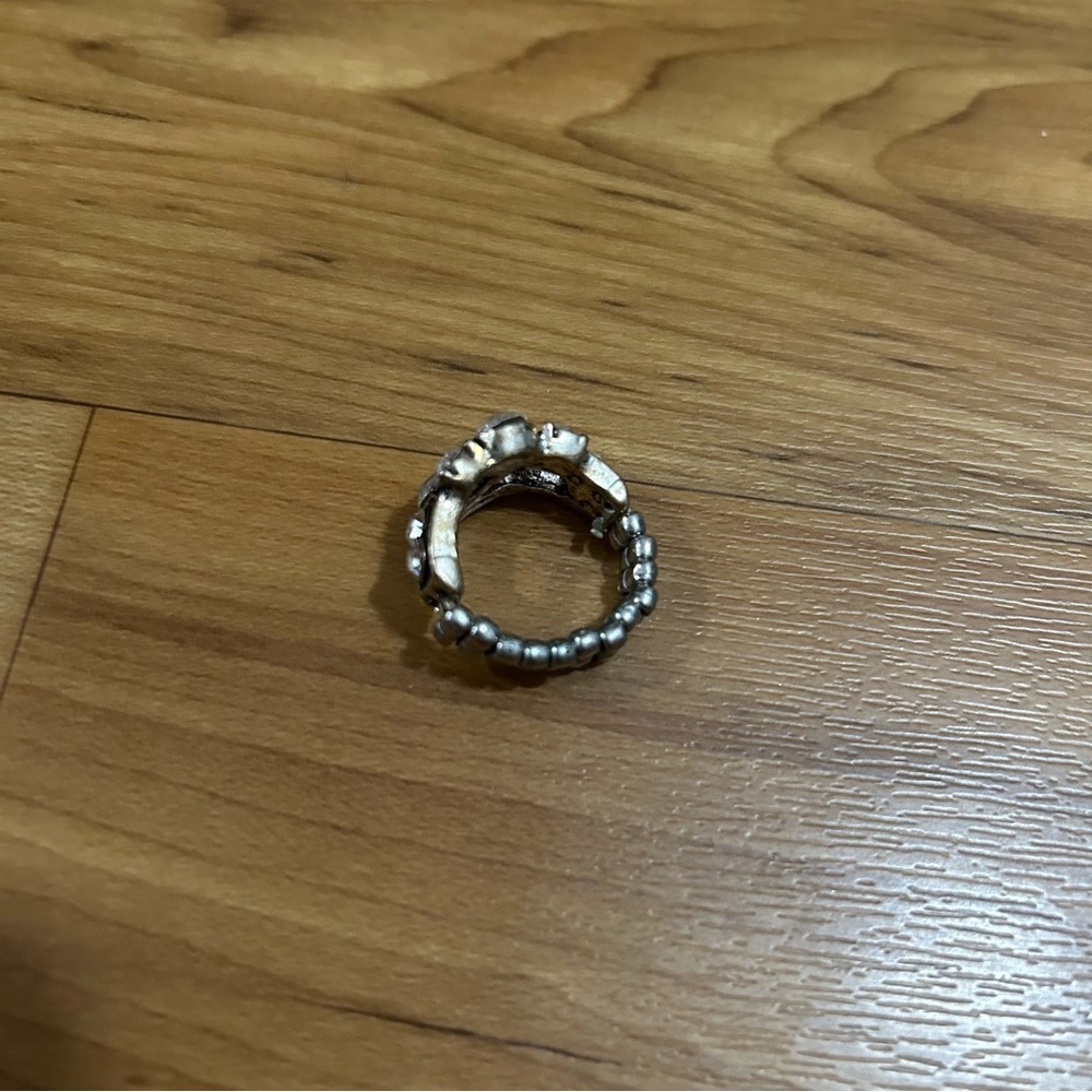 Dazzling Silver Rhinestone Elastic Back Ring - Picture 3 of 3